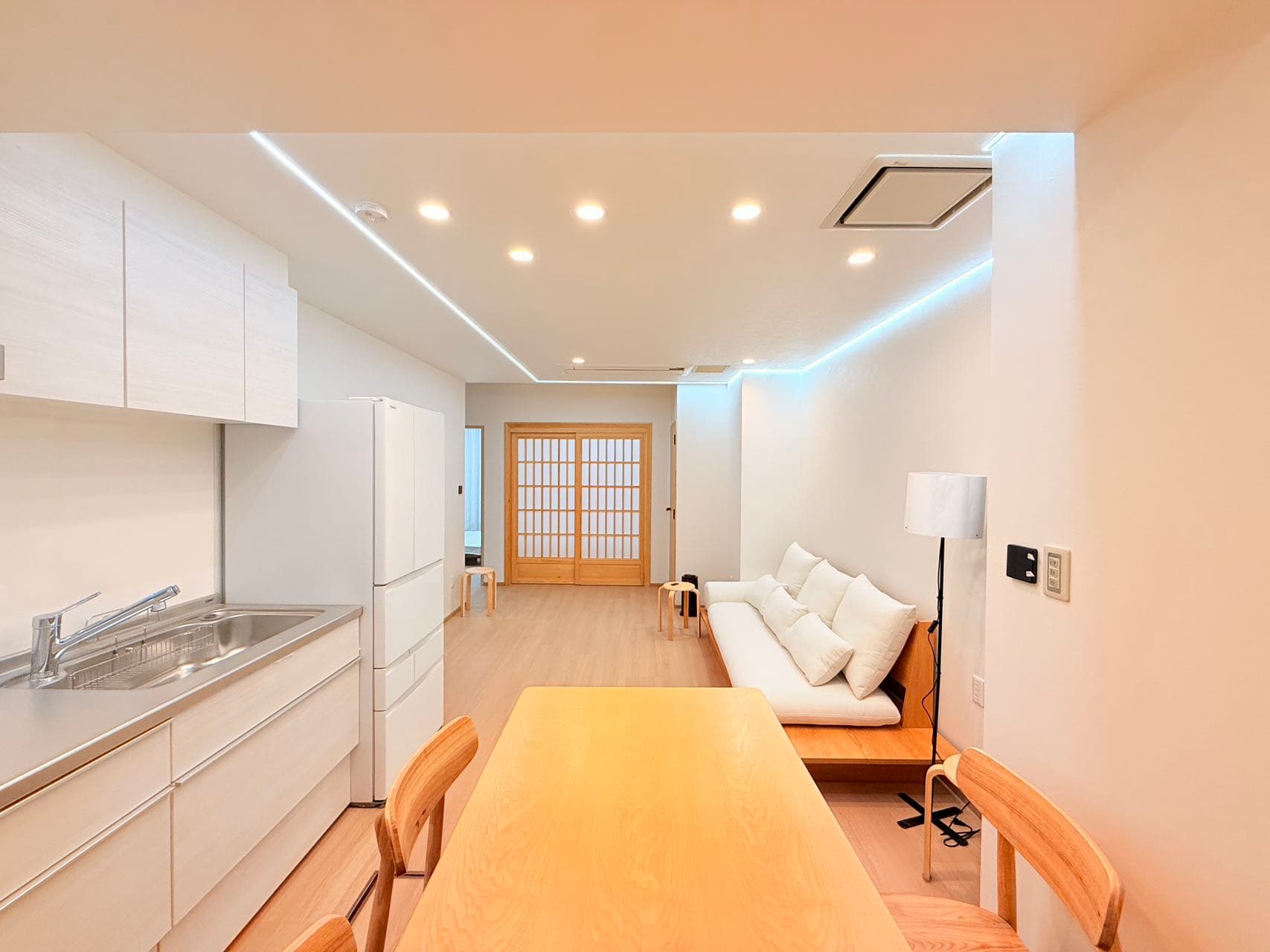 Japan minshuku living room and kitchen